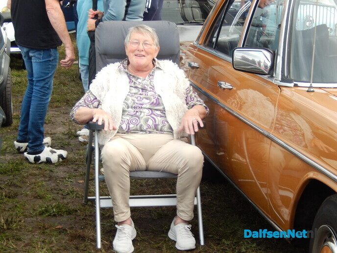Nieuwleusen stroomt vol met oldtimers: een prachtige happening vol nostalgie - Foto: Willy