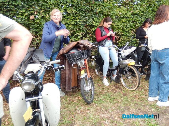 Nieuwleusen stroomt vol met oldtimers: een prachtige happening vol nostalgie - Foto: Willy