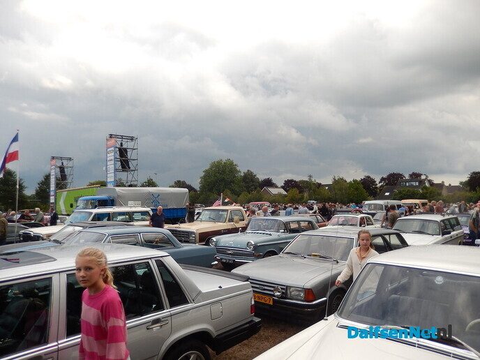 Nieuwleusen stroomt vol met oldtimers: een prachtige happening vol nostalgie - Foto: Willy