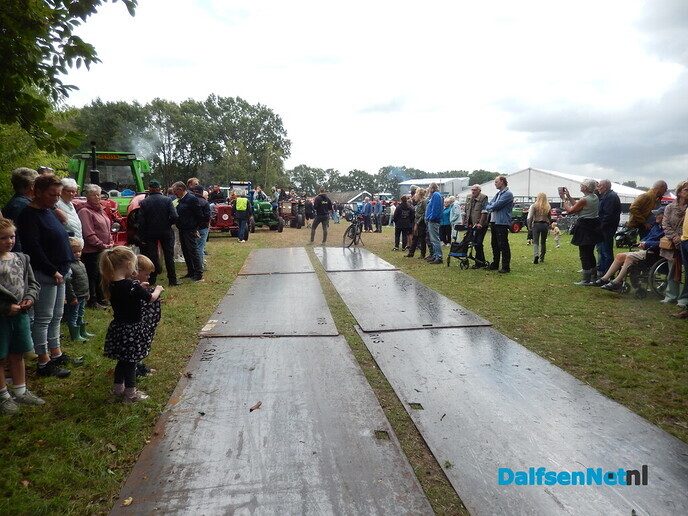 Een Schatting: Bijna honderd trekkers bij Grasspartytocht - Foto: Willy