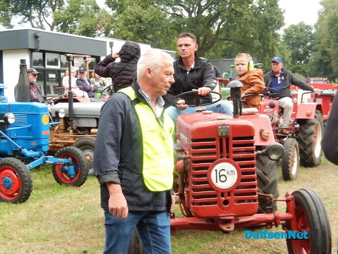 Een Schatting: Bijna honderd trekkers bij Grasspartytocht - Foto: Willy