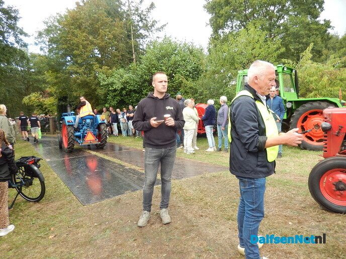 Een Schatting: Bijna honderd trekkers bij Grasspartytocht - Foto: Willy