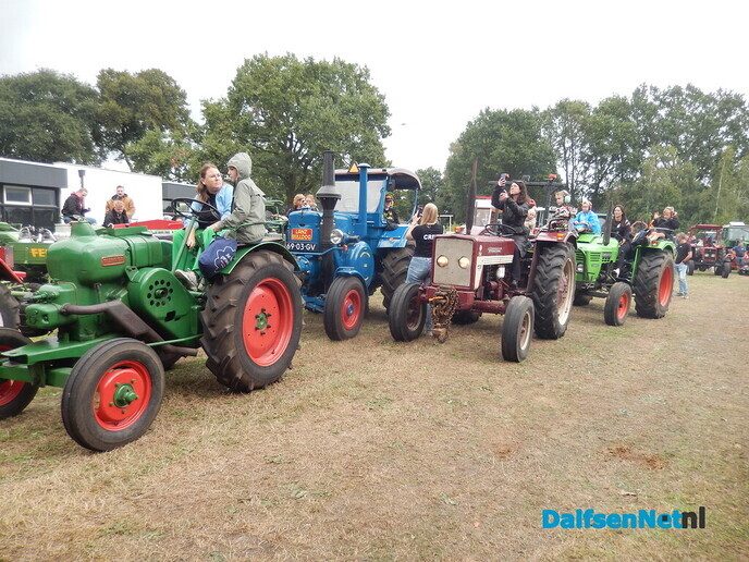 Een Schatting: Bijna honderd trekkers bij Grasspartytocht - Foto: Willy