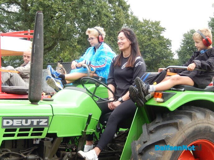 Een Schatting: Bijna honderd trekkers bij Grasspartytocht - Foto: Willy