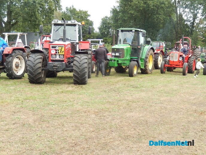 Een Schatting: Bijna honderd trekkers bij Grasspartytocht - Foto: Willy
