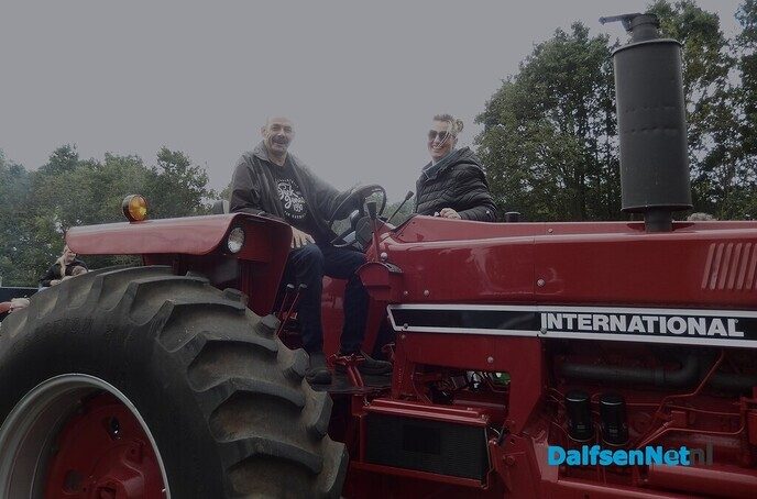Een Schatting: Bijna honderd trekkers bij Grasspartytocht - Foto: Willy