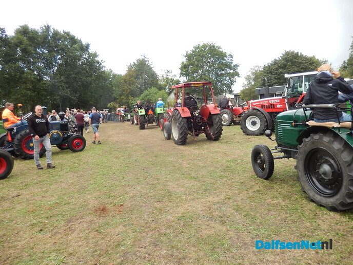 Een Schatting: Bijna honderd trekkers bij Grasspartytocht - Foto: Willy