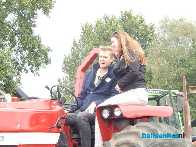 Een Schatting: Bijna honderd trekkers bij Grasspartytocht - Foto: Willy