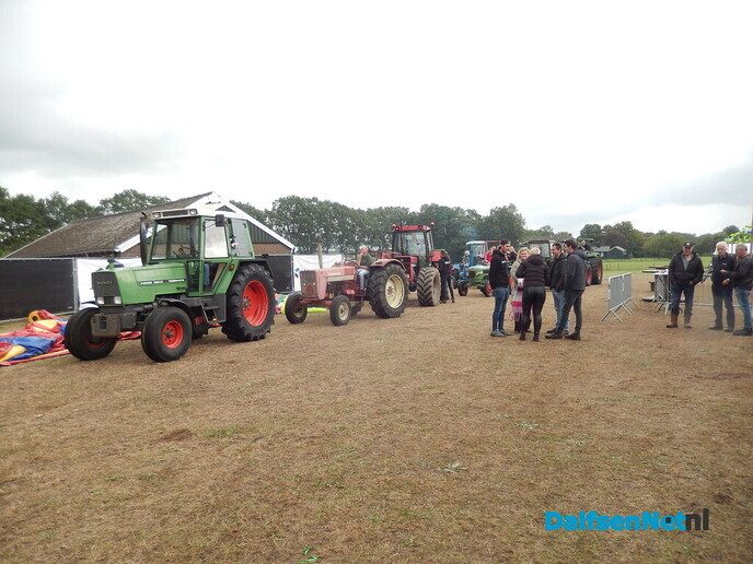 Een Schatting: Bijna honderd trekkers bij Grasspartytocht - Foto: Willy