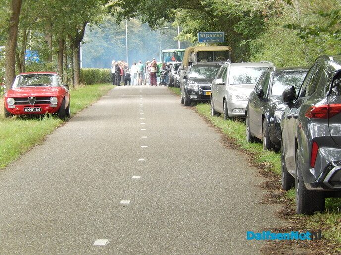 Een Schatting: Bijna honderd trekkers bij Grasspartytocht - Foto: Willy