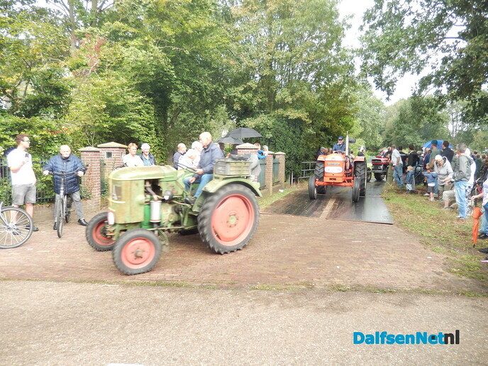 Een Schatting: Bijna honderd trekkers bij Grasspartytocht - Foto: Willy