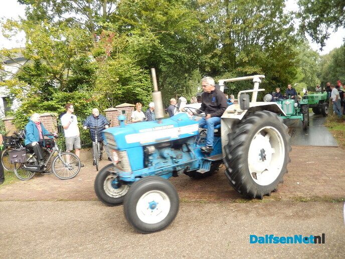 Een Schatting: Bijna honderd trekkers bij Grasspartytocht - Foto: Willy
