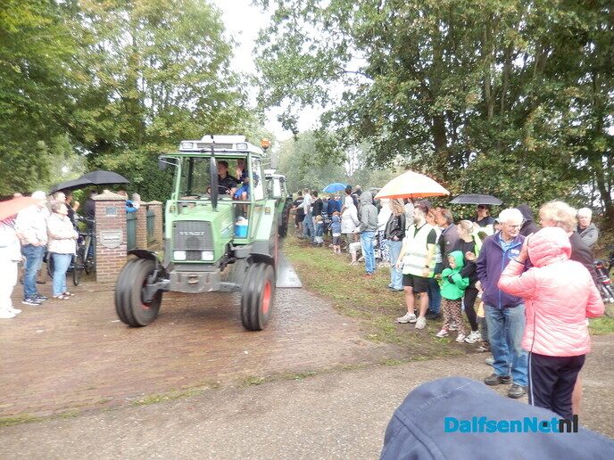 Een Schatting: Bijna honderd trekkers bij Grasspartytocht - Foto: Willy