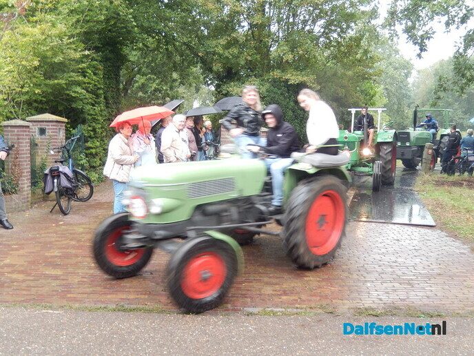 Een Schatting: Bijna honderd trekkers bij Grasspartytocht - Foto: Willy