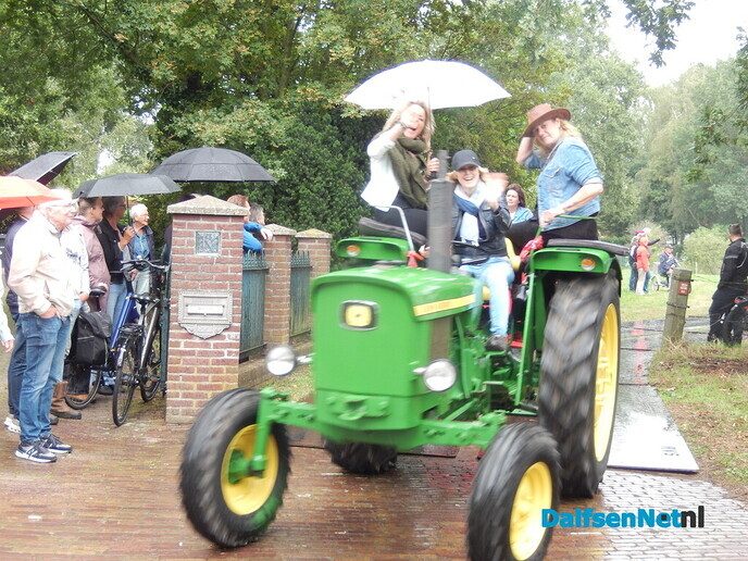Een Schatting: Bijna honderd trekkers bij Grasspartytocht - Foto: Willy