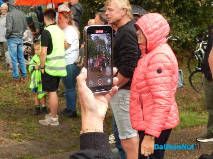 Een Schatting: Bijna honderd trekkers bij Grasspartytocht - Foto: Willy