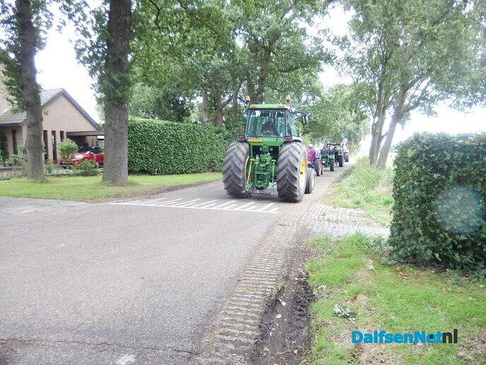 Een Schatting: Bijna honderd trekkers bij Grasspartytocht - Foto: Willy