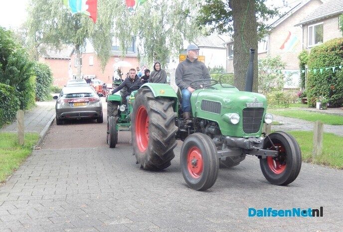 Een Schatting: Bijna honderd trekkers bij Grasspartytocht - Foto: Willy