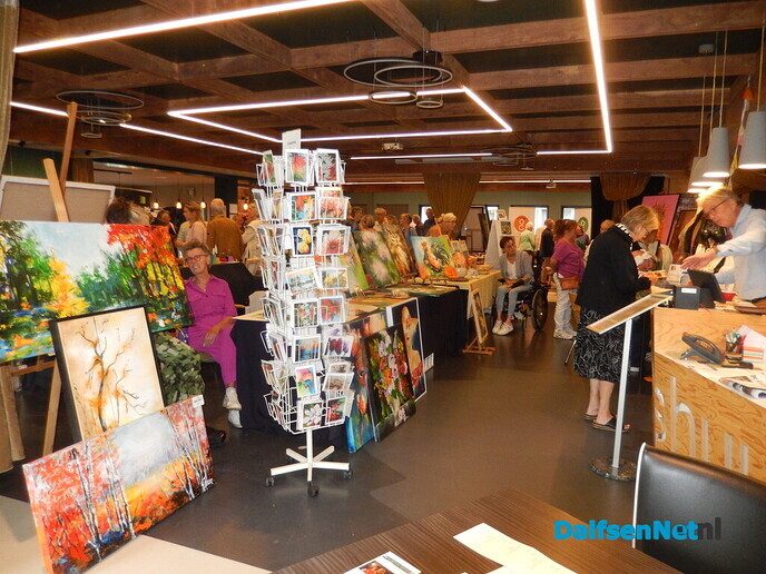 Uitmarkt brengt cultuur en gezelligheid naar het centrum van Heino - Foto: Willy