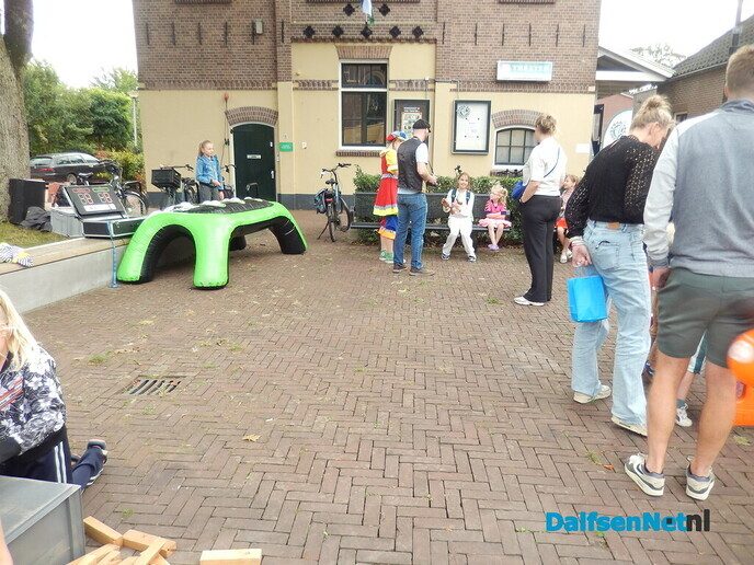 Uitmarkt brengt cultuur en gezelligheid naar het centrum van Heino - Foto: Willy