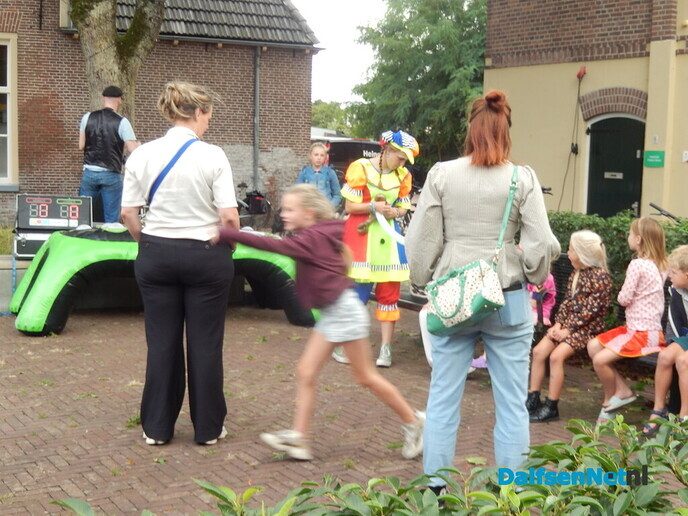 Uitmarkt brengt cultuur en gezelligheid naar het centrum van Heino - Foto: Willy