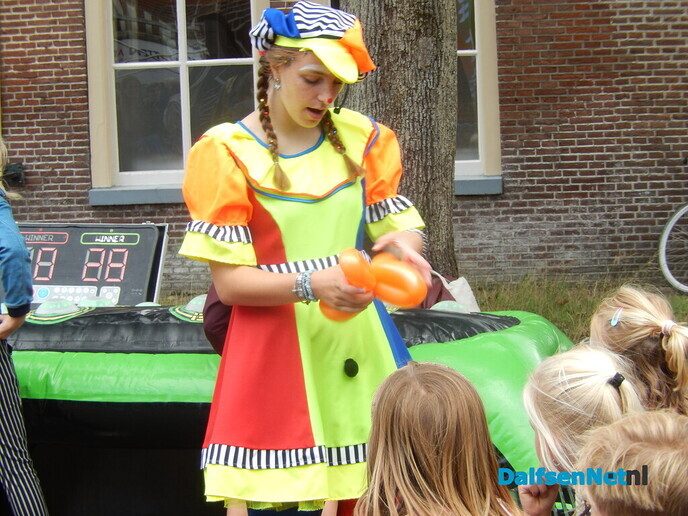 Uitmarkt brengt cultuur en gezelligheid naar het centrum van Heino - Foto: Willy