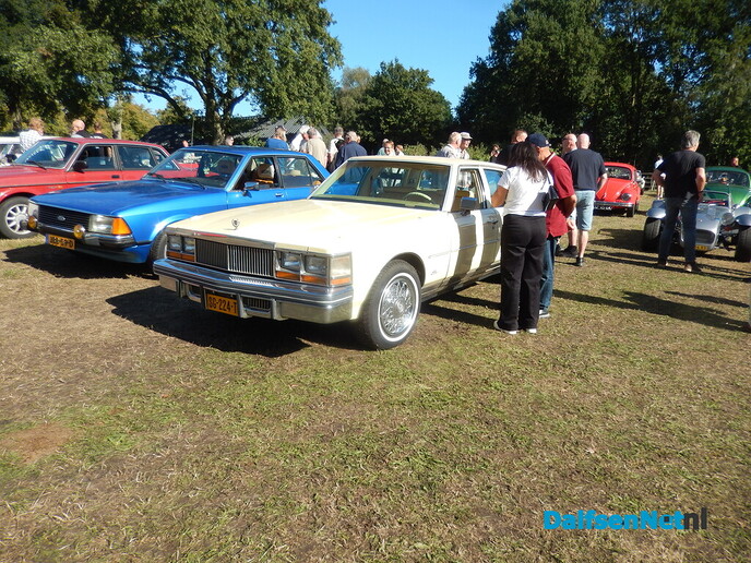 Eerste oldtimer autotocht Wijthmen groot succes - Foto: Willy