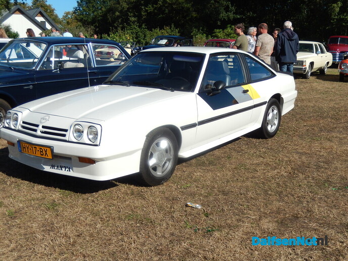 Eerste oldtimer autotocht Wijthmen groot succes - Foto: Willy