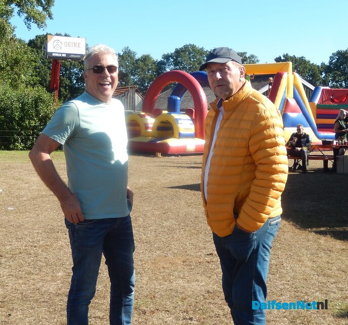 Eerste oldtimer autotocht Wijthmen groot succes - Foto: Willy