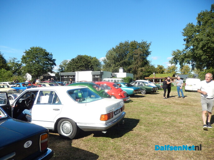 Eerste oldtimer autotocht Wijthmen groot succes - Foto: Willy