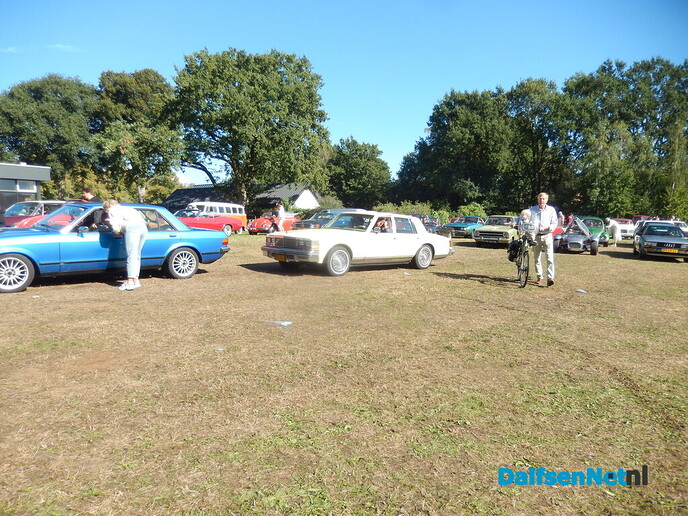 Eerste oldtimer autotocht Wijthmen groot succes - Foto: Willy