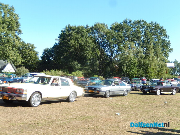 Eerste oldtimer autotocht Wijthmen groot succes - Foto: Willy