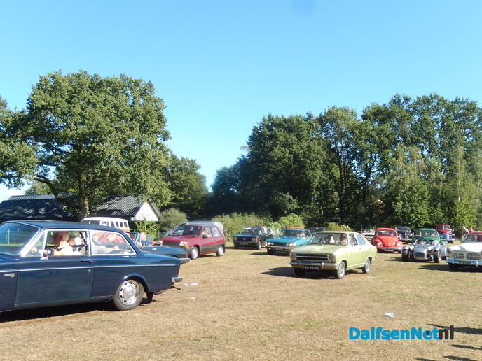 Eerste oldtimer autotocht Wijthmen groot succes - Foto: Willy