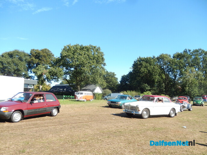 Eerste oldtimer autotocht Wijthmen groot succes - Foto: Willy