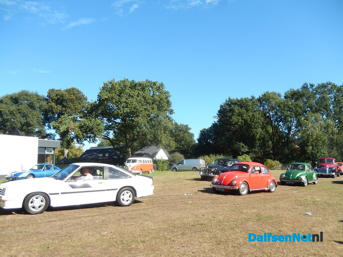 Eerste oldtimer autotocht Wijthmen groot succes - Foto: Willy