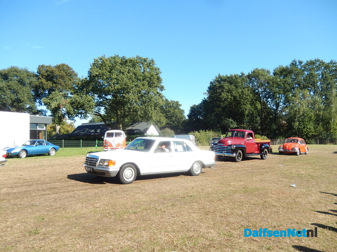 Eerste oldtimer autotocht Wijthmen groot succes - Foto: Willy