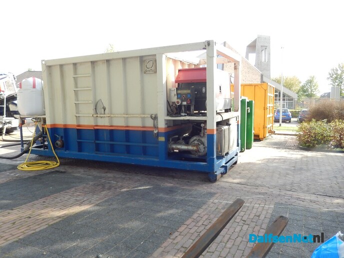Pijpen, kabels en vooral veel geduld in Dalfsen - Foto: Willy