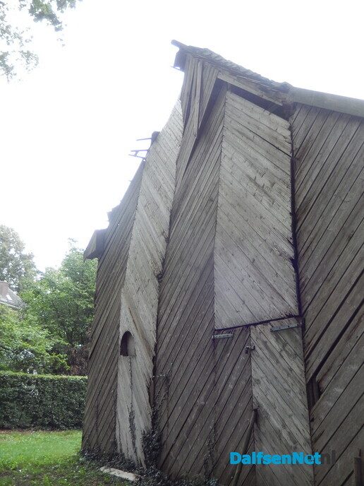 Het houten koetshuis bij Huize Vidal - Foto: Willy
