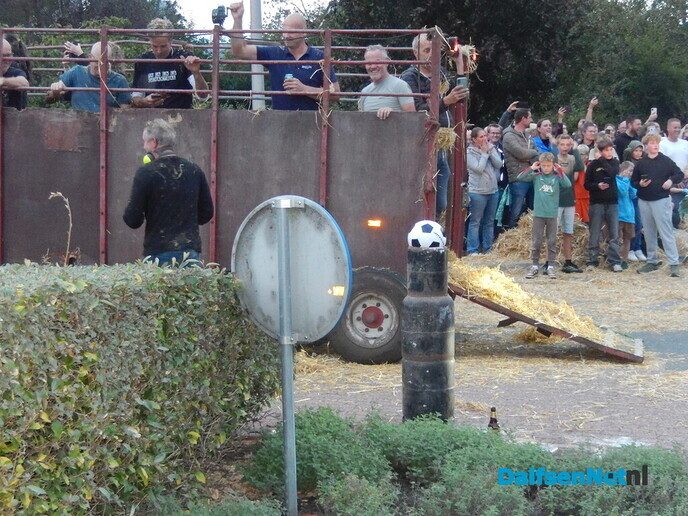 Geen strobreed in de weg - Foto: Willy