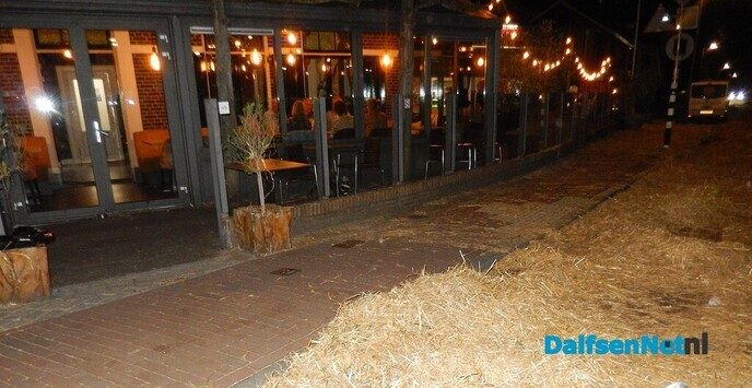 Geen strobreed in de weg - Foto: Willy