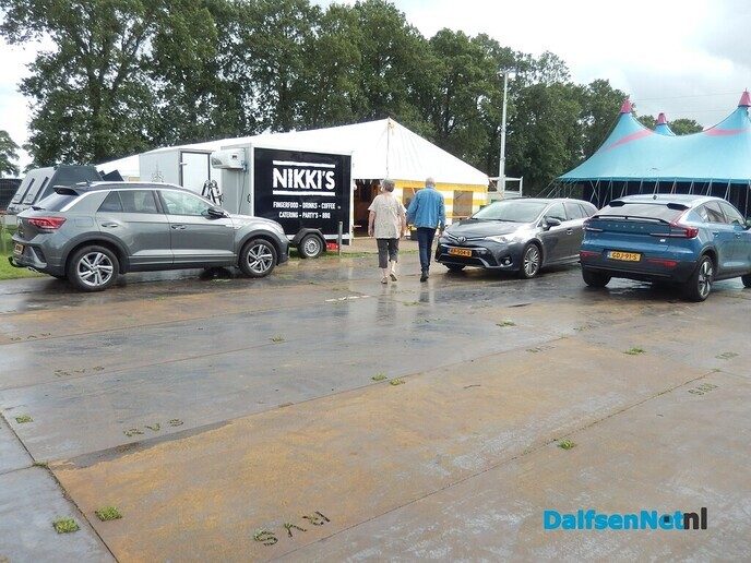 Vliegtuigbotsing boven feestterrein Hoonhorst? - Foto: Willy