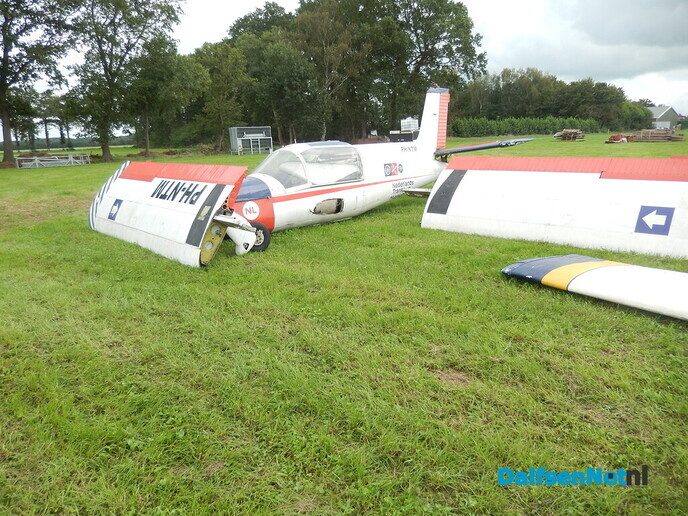 Vliegtuigbotsing boven feestterrein Hoonhorst? - Foto: Willy