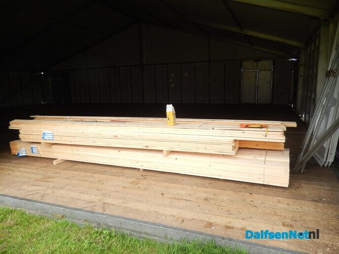 Vliegtuigbotsing boven feestterrein Hoonhorst? - Foto: Willy