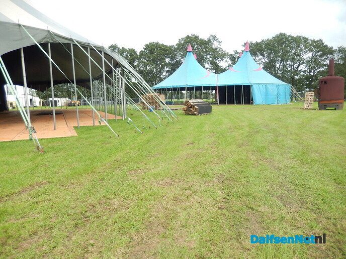 Vliegtuigbotsing boven feestterrein Hoonhorst? - Foto: Willy
