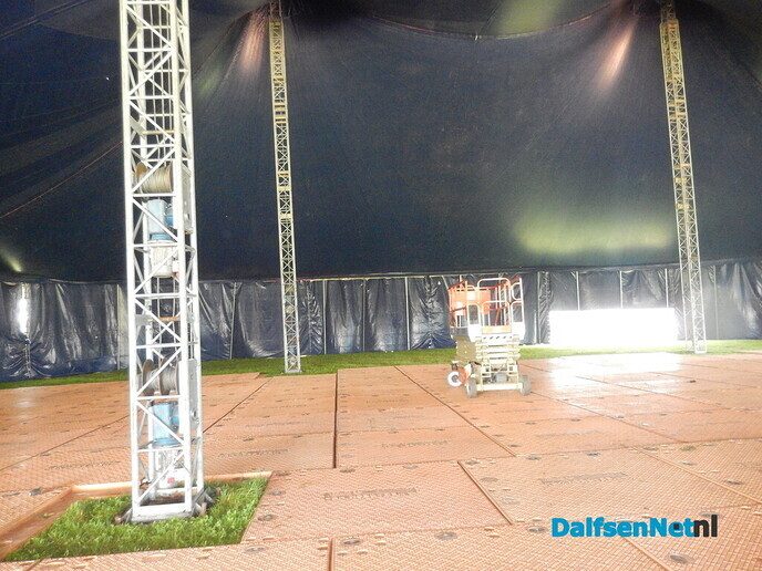Vliegtuigbotsing boven feestterrein Hoonhorst? - Foto: Willy