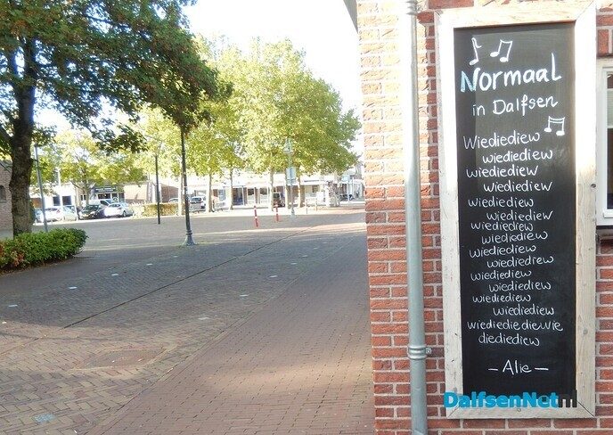 Tekst aan de muur Wilhelminastraat - Foto: Willy