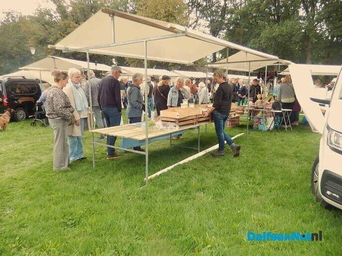 Gezellige drukte op boerenmarkt in Vilsteren - Foto: Willy