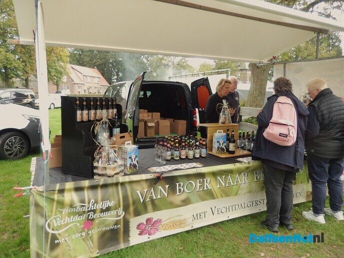 Gezellige drukte op boerenmarkt in Vilsteren - Foto: Willy
