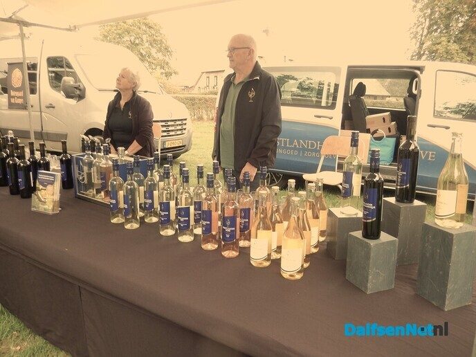 Gezellige drukte op boerenmarkt in Vilsteren - Foto: Willy