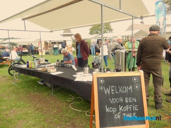 Gezellige drukte op boerenmarkt in Vilsteren - Foto: Willy